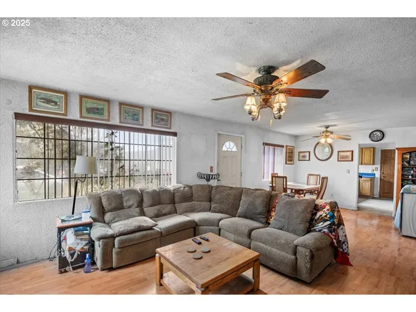 $249,000 | 5230 Azalea-Glen Road, Glendale, OR 97442