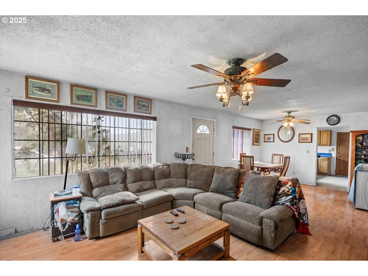 5230 Azalea-Glen Road Glendale, OR 97442 - Photo 3 of 26