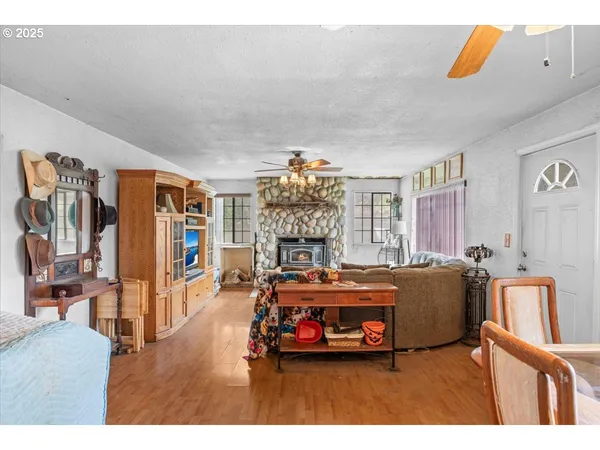 $249,000 | 5230 Azalea-Glen Road, Glendale, OR 97442