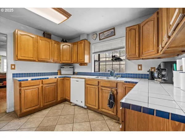 $249,000 | 5230 Azalea-Glen Road, Glendale, OR 97442