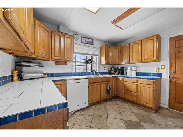 $250,000 | 5230 Azalea-Glen Road, Glendale, OR 97442