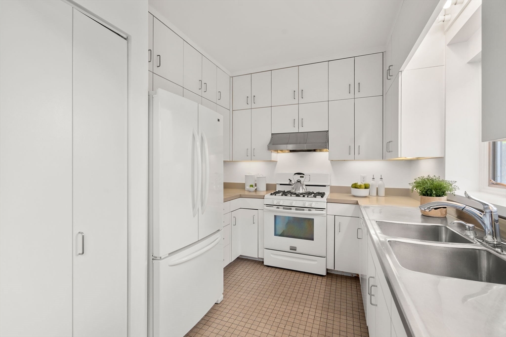 99-101 Larch Road, Unit 99 Cambridge, MA 02138 - Photo 12 of 38