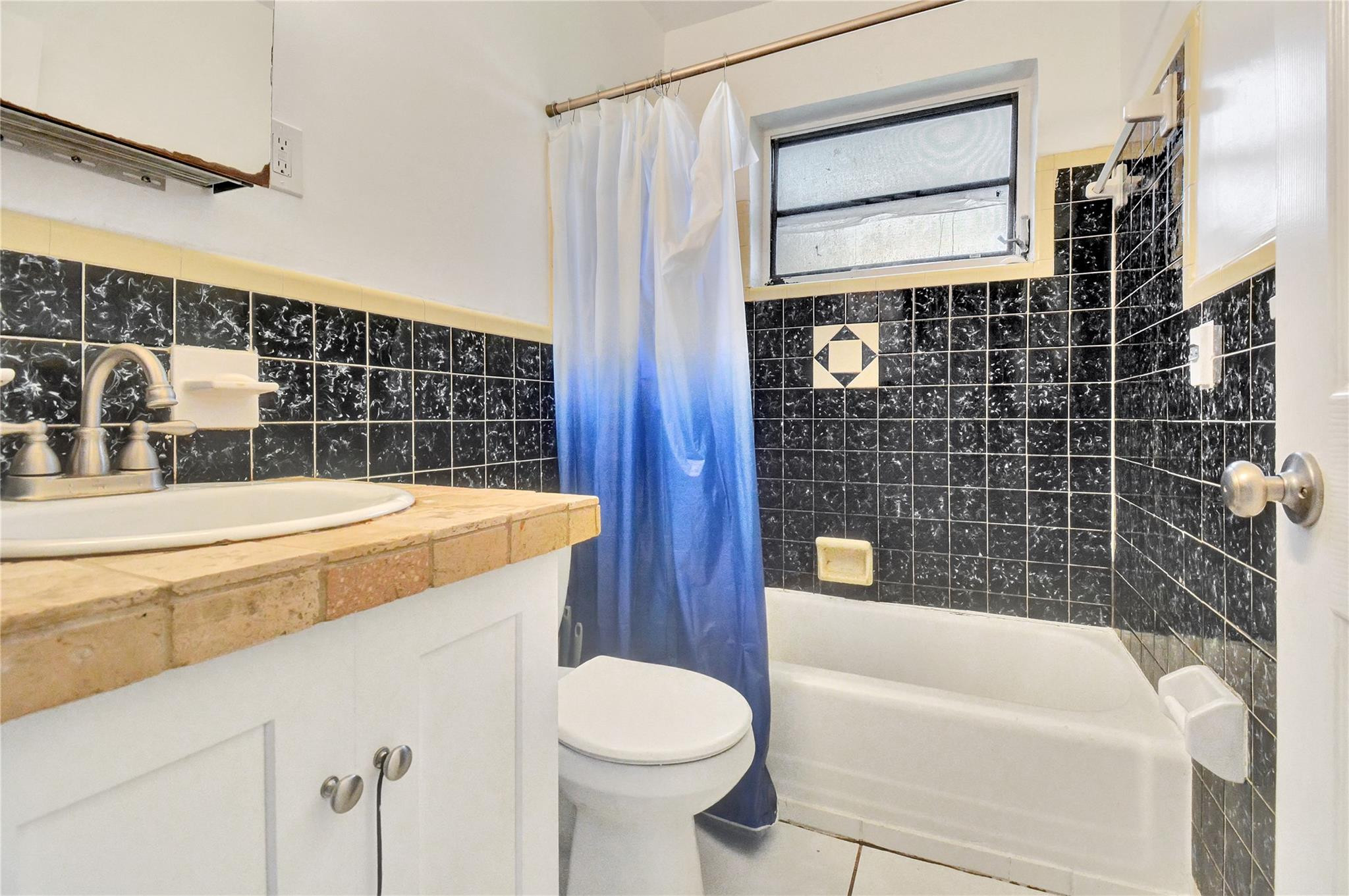 6533 Southwest 22nd Street Miramar, FL 33023 - Photo 11 of 16 Bathroom