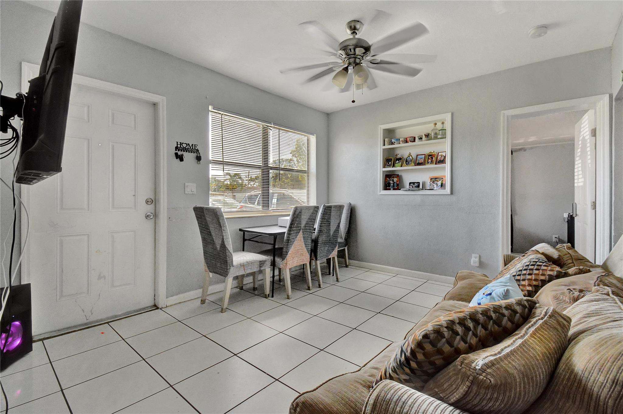 6533 Southwest 22nd Street Miramar, FL 33023 - Photo 3 of 16 Living Room