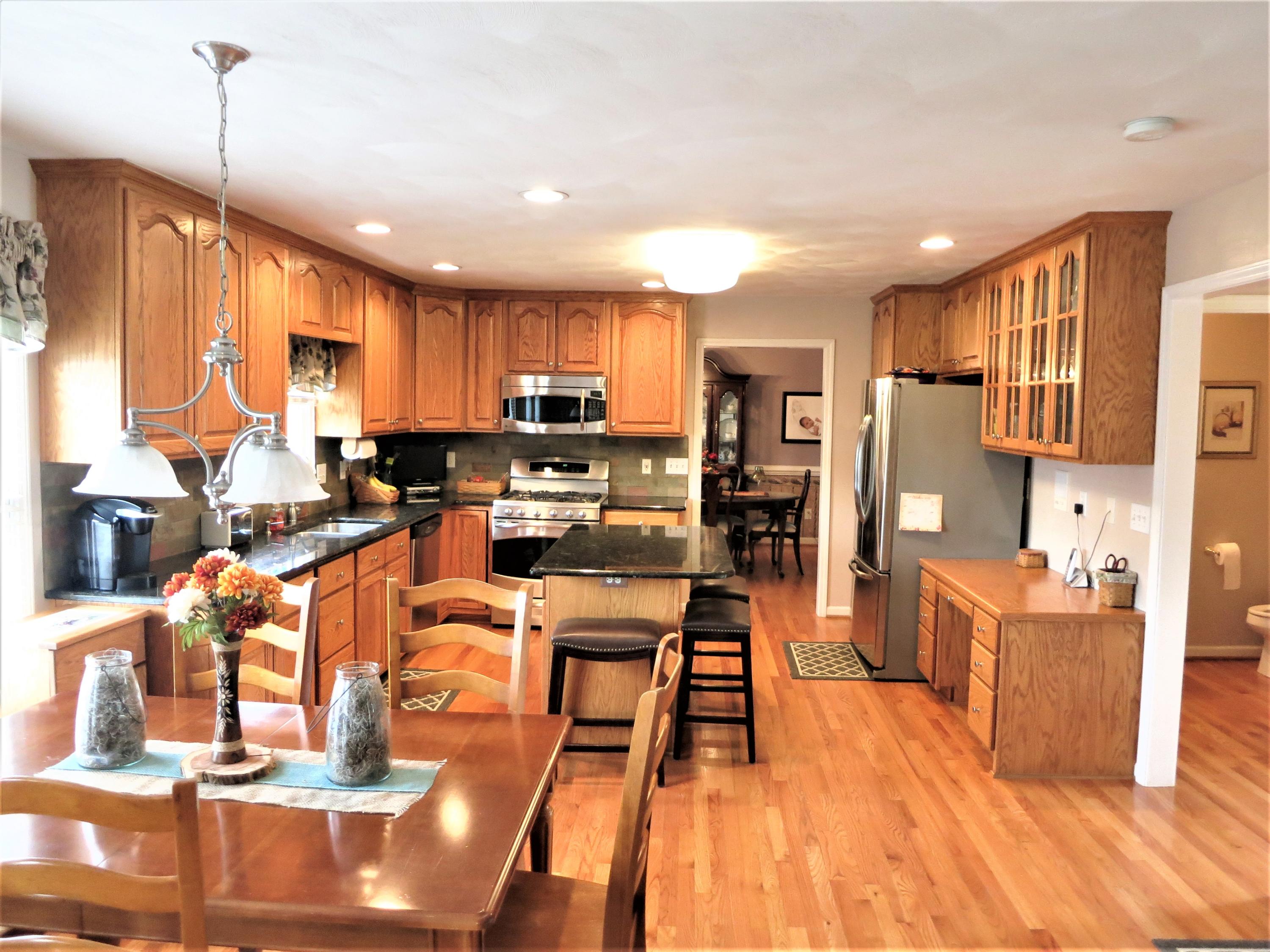 188 Stayman Road Roanoke, VA 24019 - Photo 8 of 40 Kitchen
