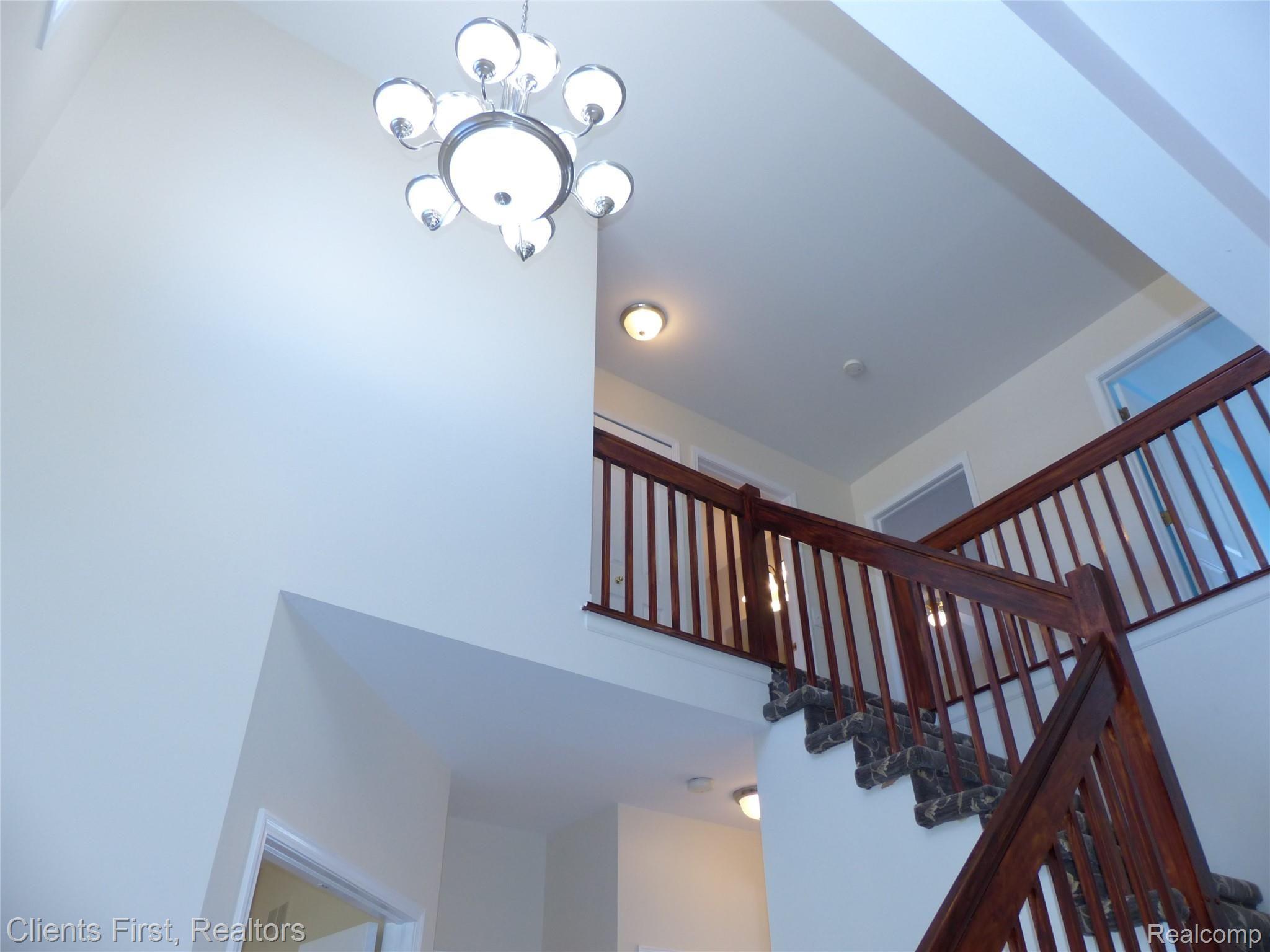 574 Seabrook Drive Rochester, MI 48307 - Photo 7 of 66 P1060399.JPG