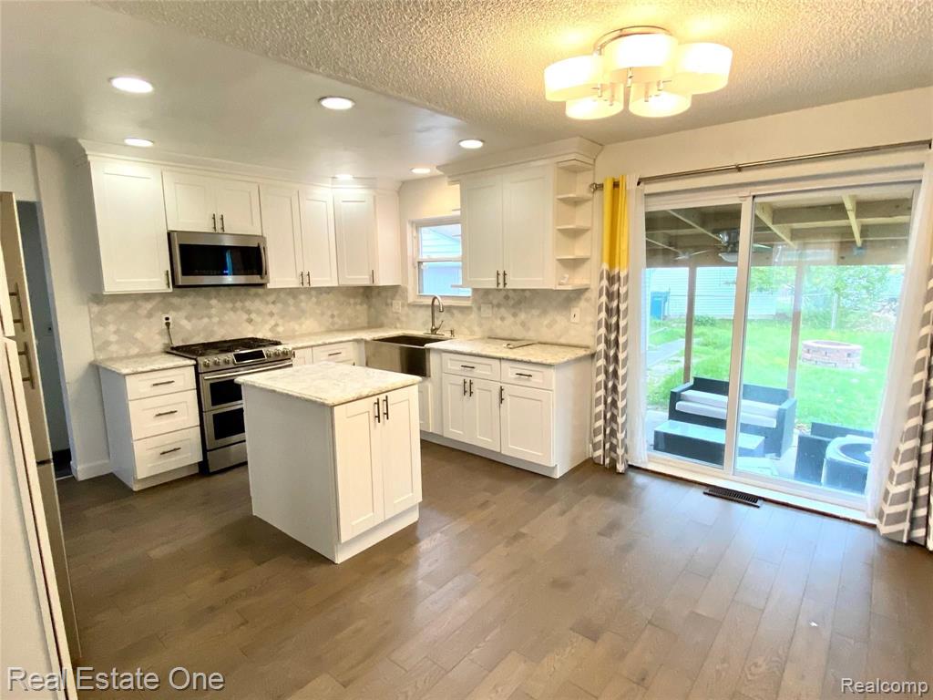 4852 Chase Road Dearborn, MI 48126 - Photo 9 of 23