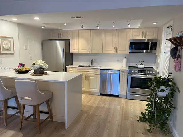 $369,000 | 3050 Northeast 48th Street, Unit 205, Fort Lauderdale, FL 33308