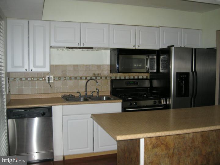 11873 Academy Road, Unit H5 Philadelphia, PA 19154 - Photo 14 of 25 Kitchen