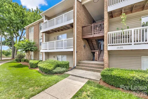 $1,298 | 1638 Arlyn Circle, Unit A, Charlotte, NC 28213