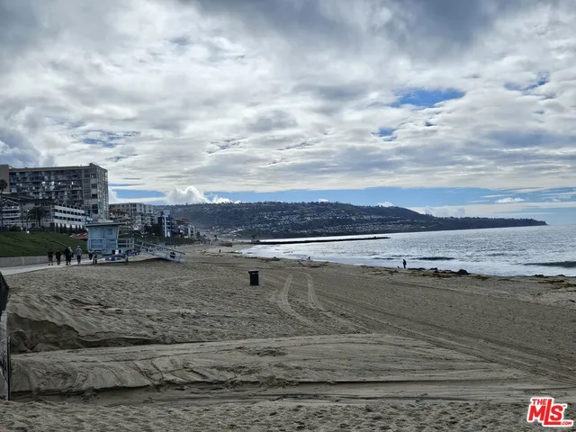 $880,000 | 650 The, Unit 208, Redondo Beach, CA 90277