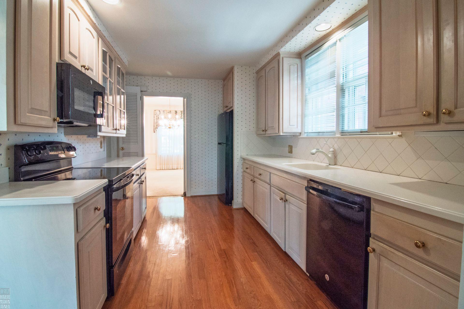255 Merriweather Road Grosse Pointe Farms, MI 48236 - Photo 8 of 28