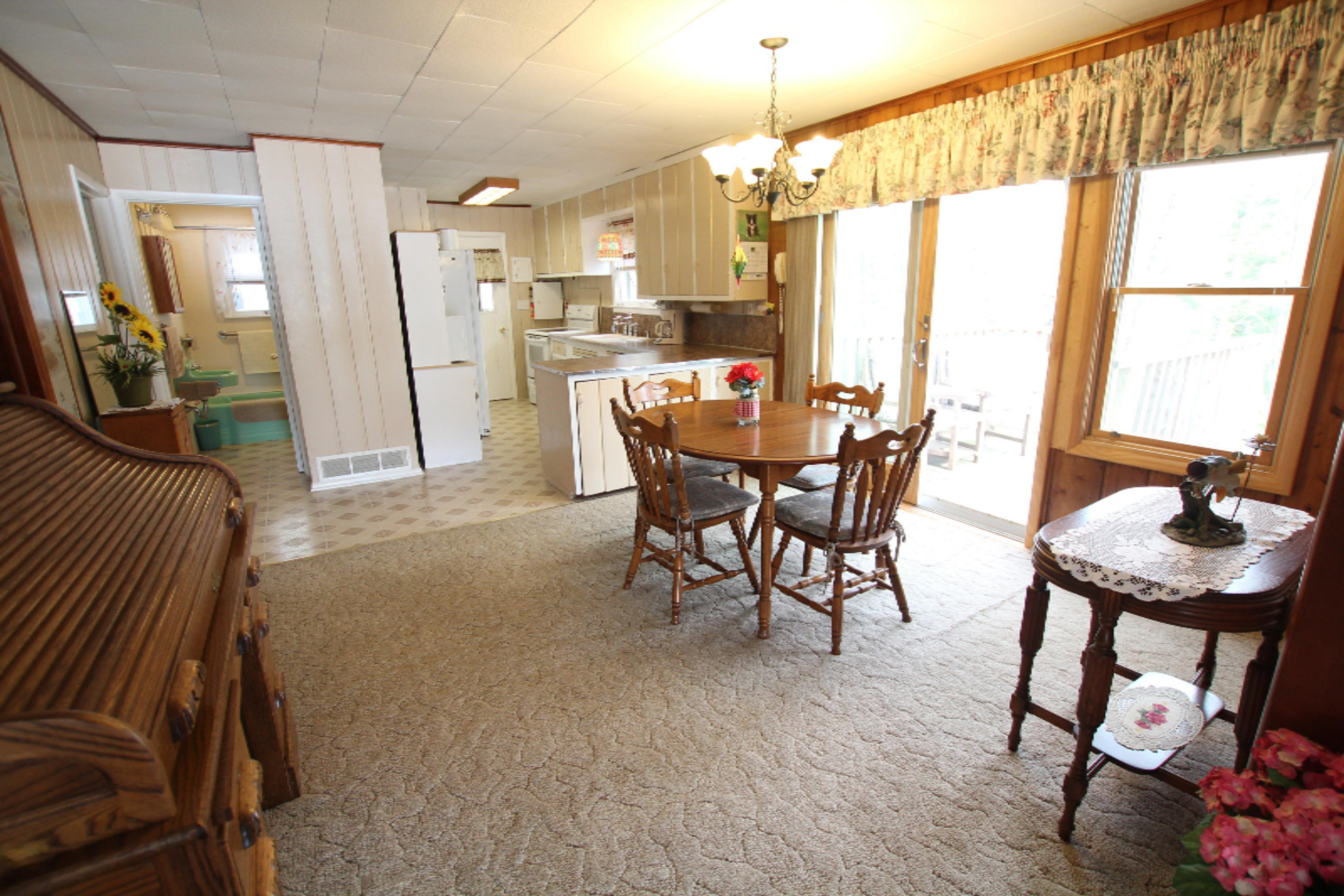 5878 McKibben Road Delton, MI 49046 - Photo 4 of 14 McKibbin living into dining area