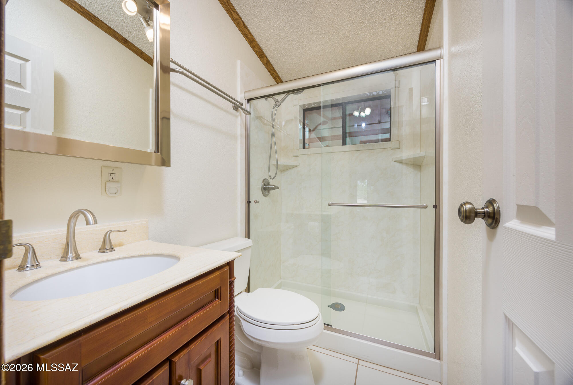 6395 North Sanders Road Tucson, AZ 85743 - Photo 18 of 50 Hall Bathroom