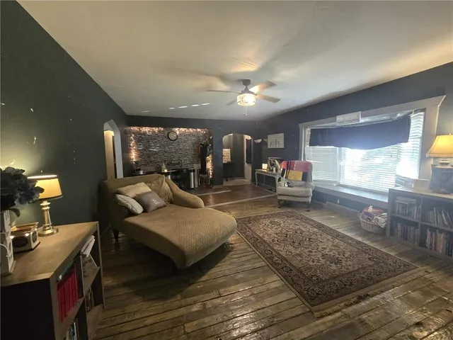 $225,000 | 215 East Henry Street, Clinton, MO 64735