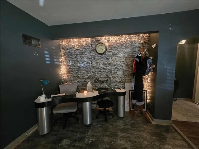 $225,000 | 215 East Henry Street, Clinton, MO 64735