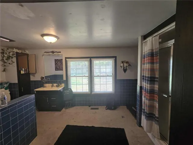 $225,000 | 215 East Henry Street, Clinton, MO 64735