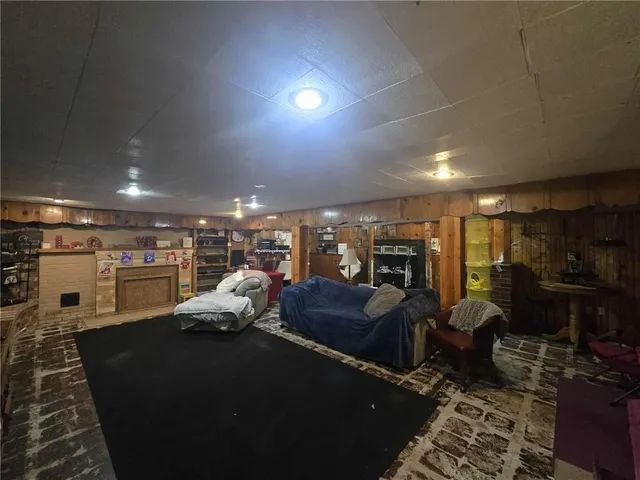 $225,000 | 215 East Henry Street, Clinton, MO 64735