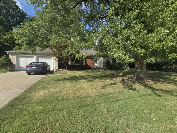 $225,000 | 215 East Henry Street, Clinton, MO 64735