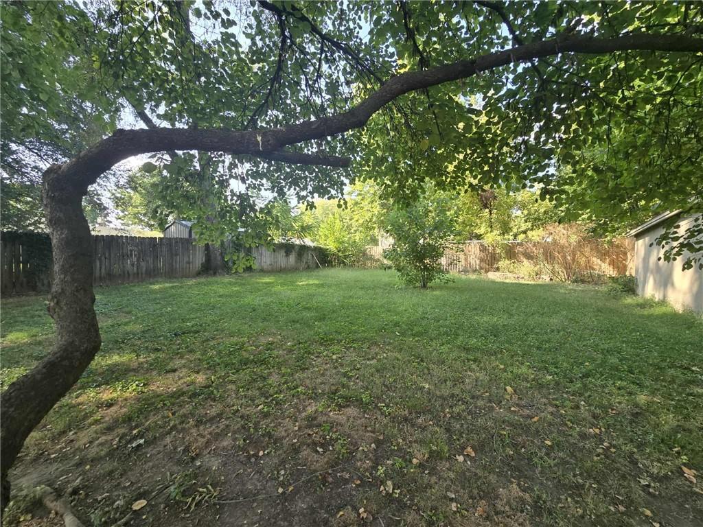 215 East Henry Street Clinton, MO 64735 - Photo 6 of 24