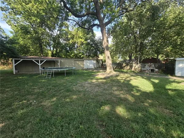 $225,000 | 215 East Henry Street, Clinton, MO 64735