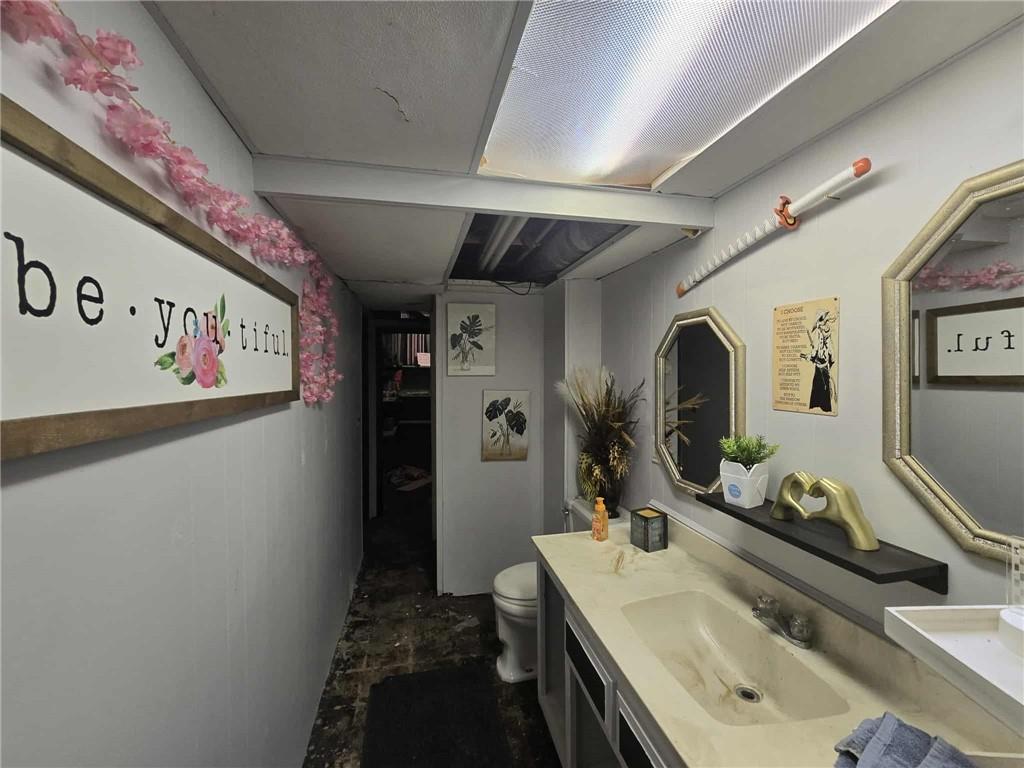 215 East Henry Street Clinton, MO 64735 - Photo 9 of 24