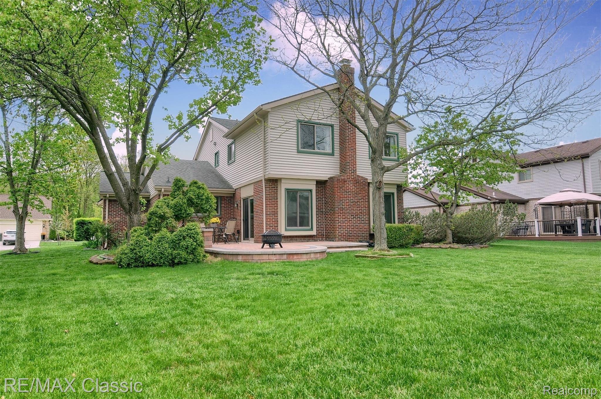 44918 Glengarry Road Canton, MI 48188 - Photo 29 of 31 29-Rear.jpg