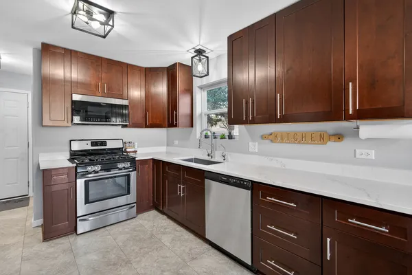 $340,000 | 35737 North Hunt Avenue, Ingleside, IL 60041