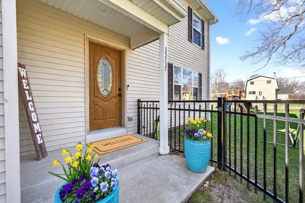 $340,000 | 35737 North Hunt Avenue, Ingleside, IL 60041