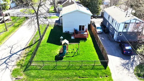 a view of yard with green space
