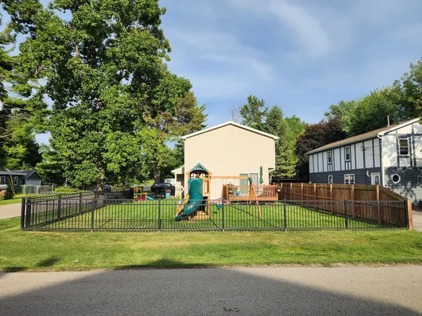 $340,000 | 35737 North Hunt Avenue, Ingleside, IL 60041