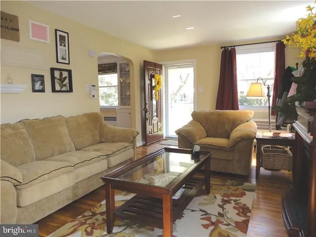 $3,400 | 204 Greenbriar Lane, Havertown, PA 19083