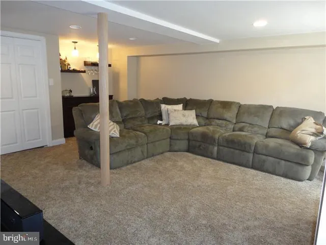 $3,400 | 204 Greenbriar Lane, Havertown, PA 19083