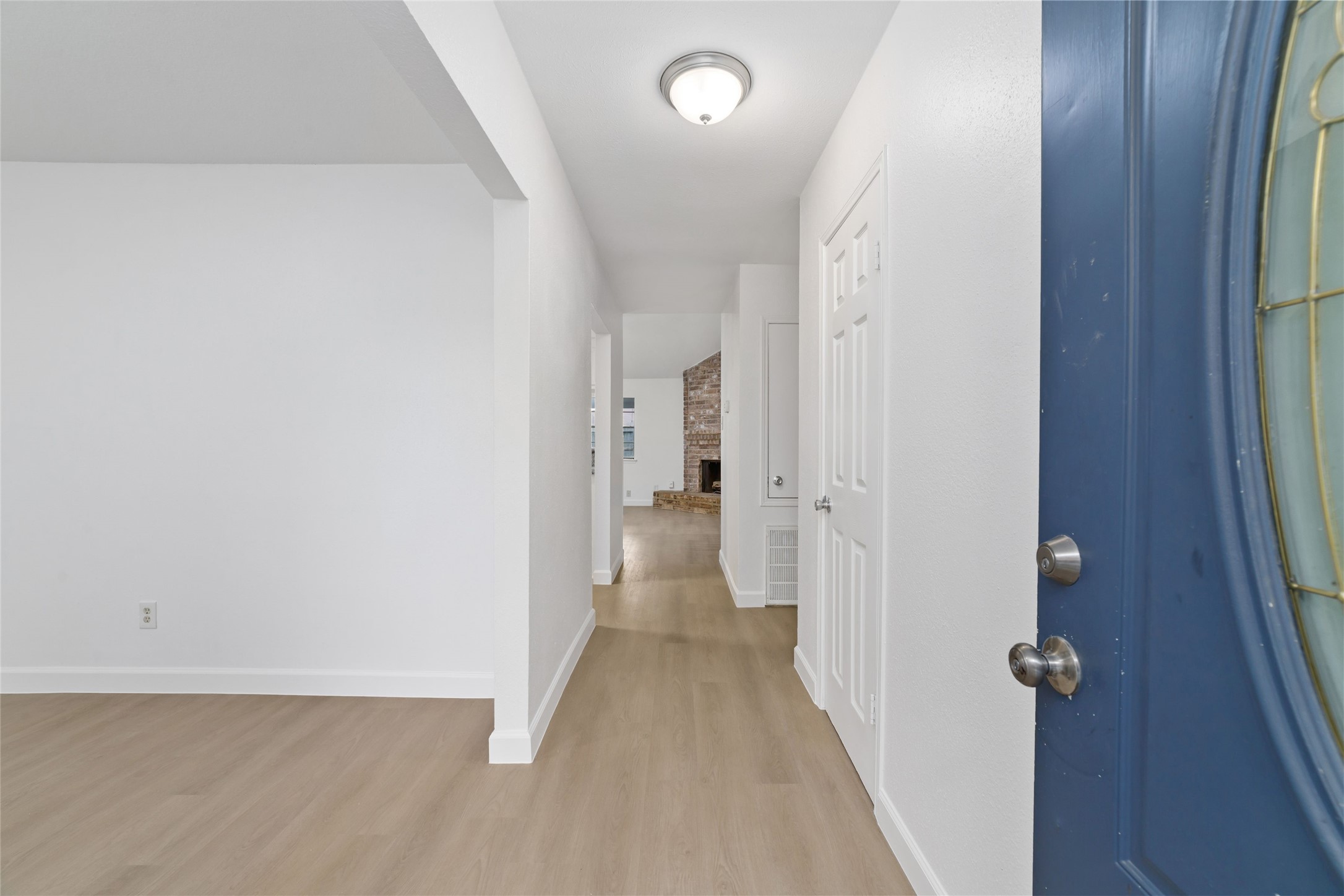 5023 Monteith Drive Spring, TX 77373 - Photo 3 of 20 Bright entryway with high ceilings that create an open feel, leading you effortlessly into the main living area for a natural flow throughout the home.