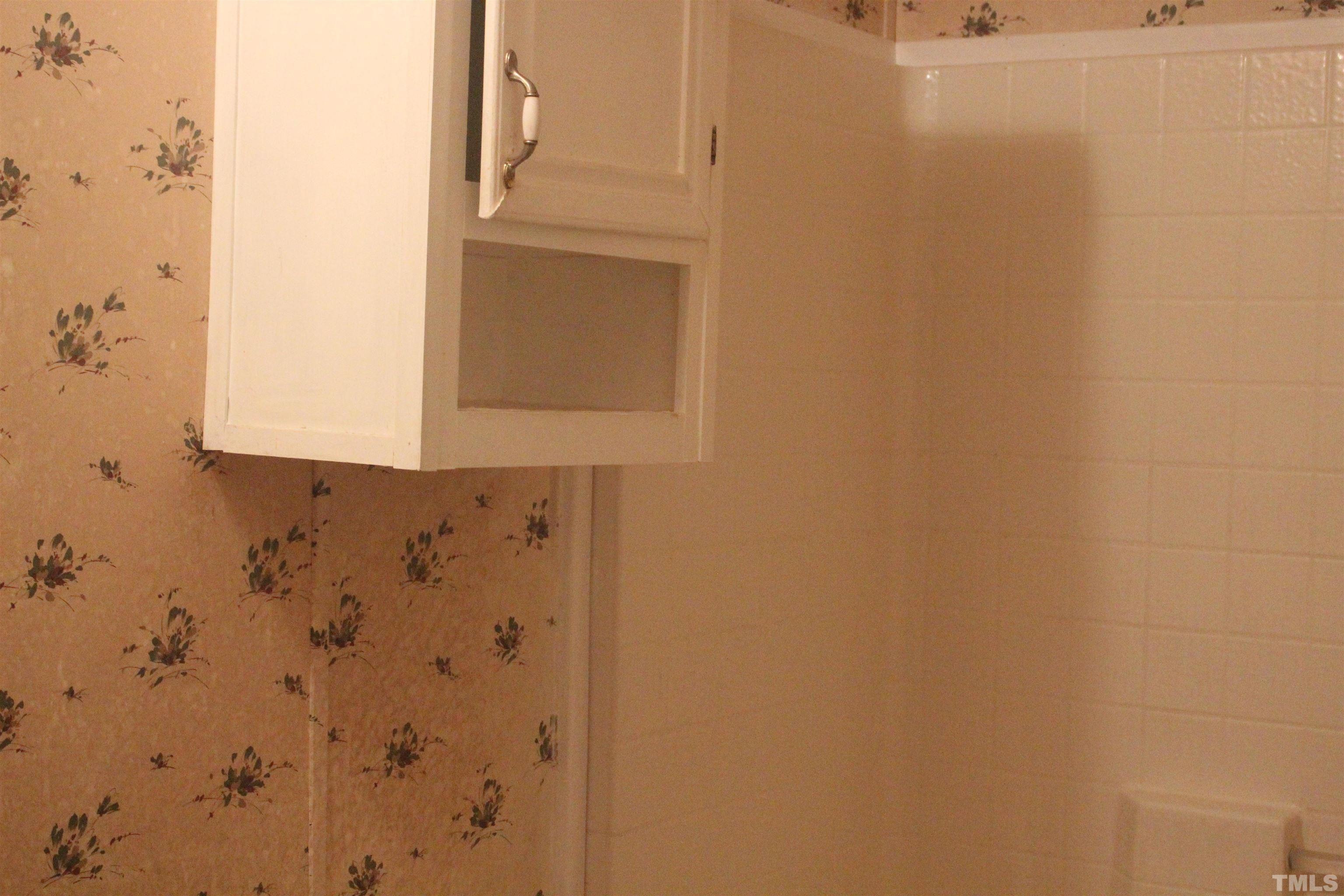 2986 Thomas Road Henderson, NC 27537 - Photo 9 of 21 a bathroom with a shower