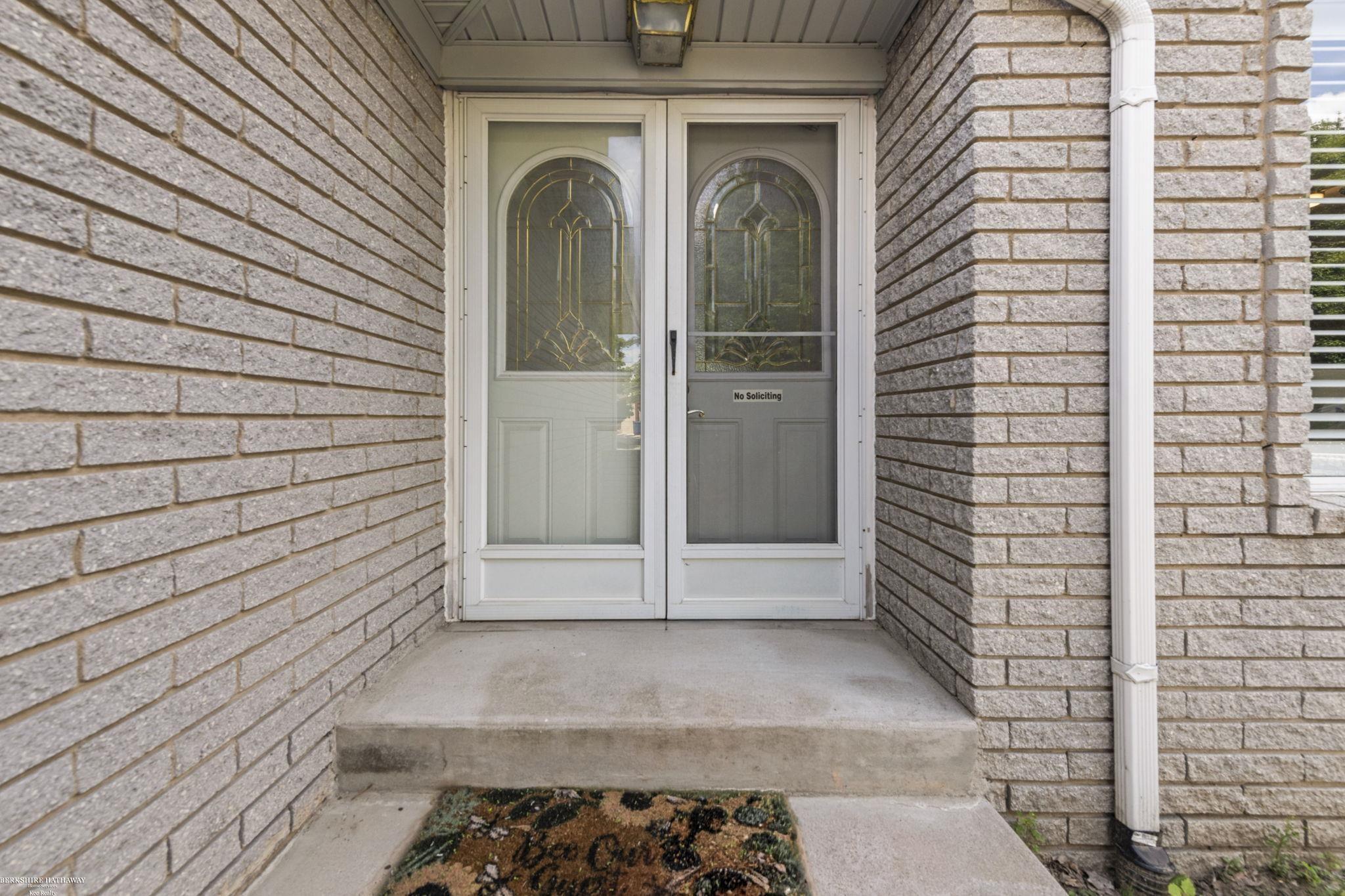 47121 Barbara Road Macomb, MI 48044 - Photo 3 of 31