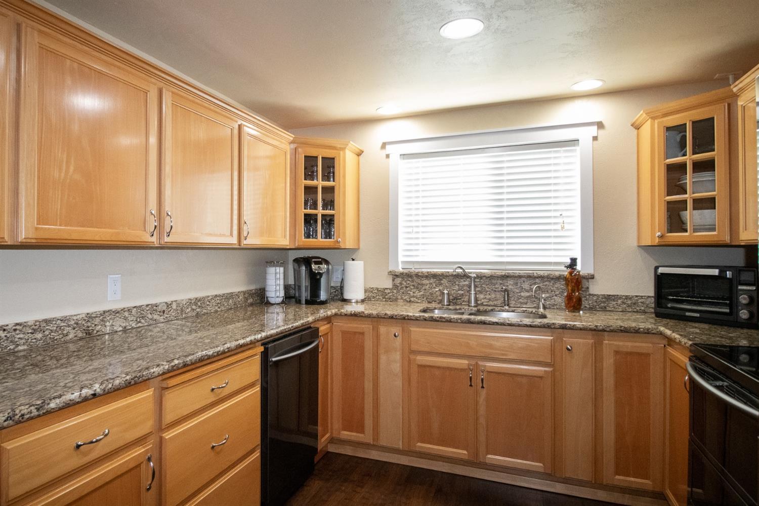 2434 Roberts Road Medford, OR 97504 - Photo 7 of 27 Additional Photo