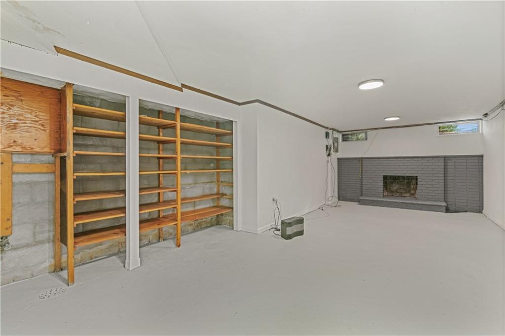 1460 Agnes Road Pittsburgh, PA 15227 - Photo 6 of 27 Gallery Image 6