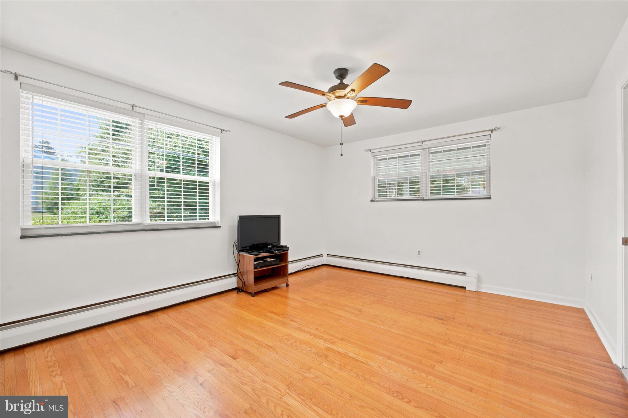 276 Ellis Road Havertown, PA 19083 - Photo 18 of 36 Bedroom 2 with Jack and Jill bathroom