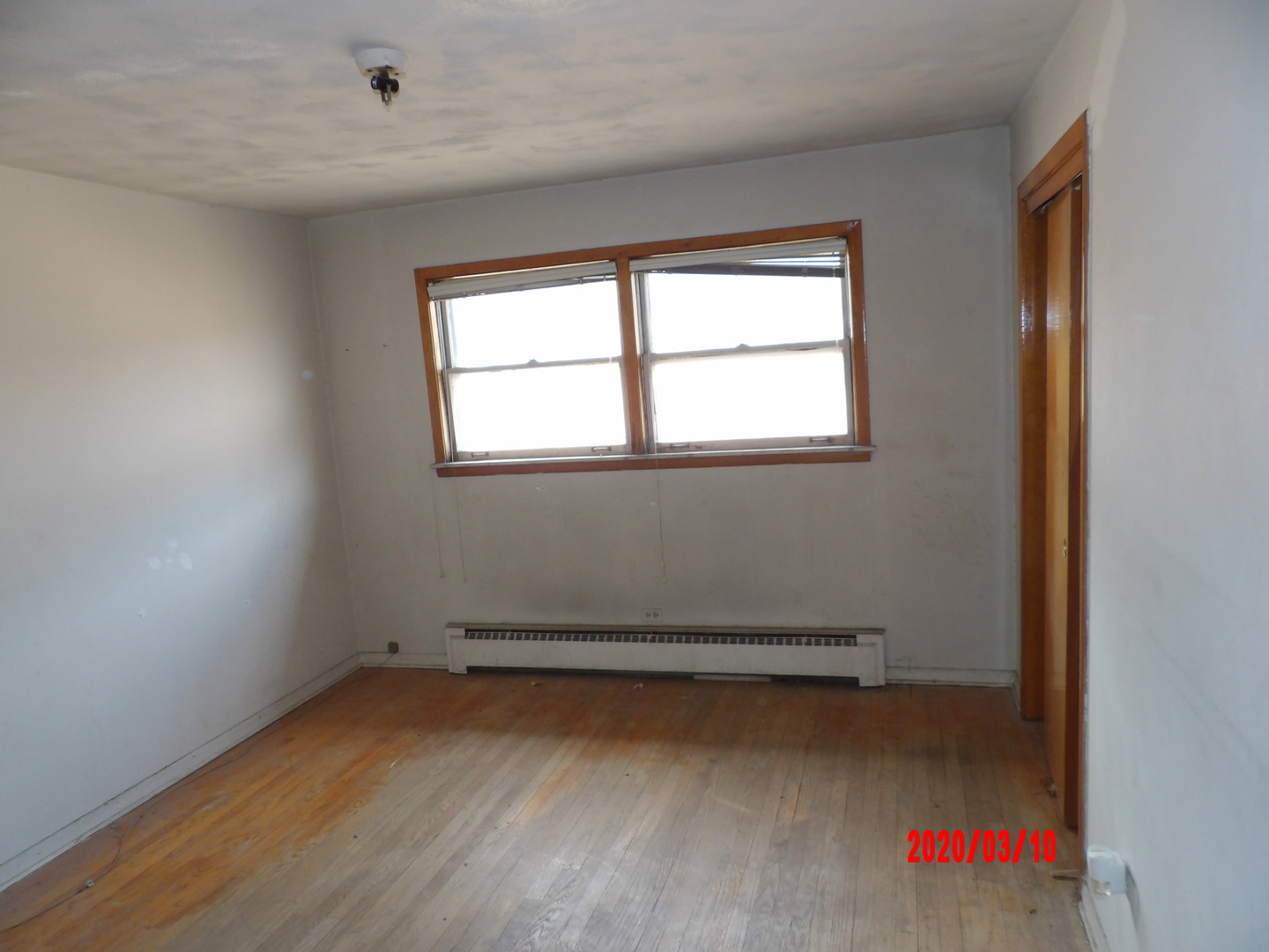 9211 South Cottage Grove Avenue, Unit 9C2 Chicago, IL 60619 - Photo 3 of 6 an empty room with a window