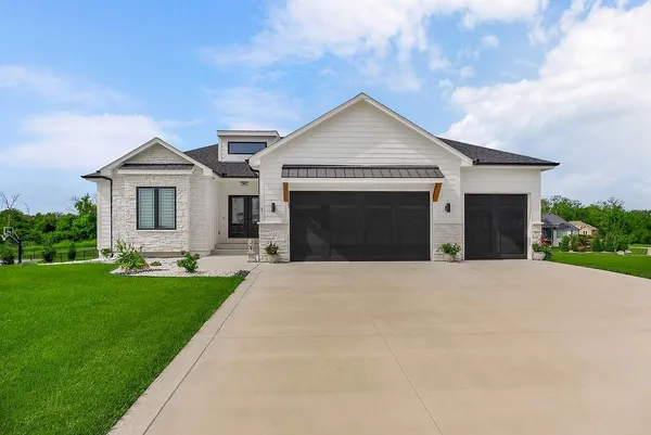 $895,000 | 1 South Buffalo Rdg Court, Lake Winnebago, MO 64034