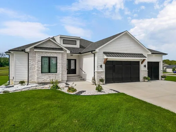 $895,000 | 1 South Buffalo Rdg Court, Lake Winnebago, MO 64034