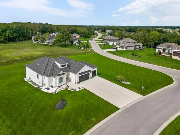 $895,000 | 1 South Buffalo Rdg Court, Lake Winnebago, MO 64034