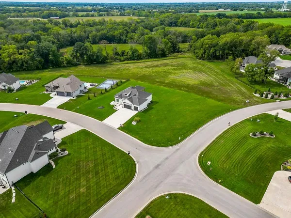 $895,000 | 1 South Buffalo Rdg Court, Lake Winnebago, MO 64034