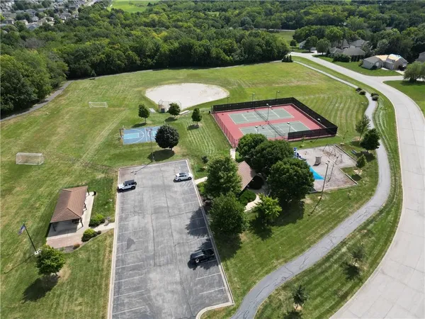 $895,000 | 1 South Buffalo Rdg Court, Lake Winnebago, MO 64034