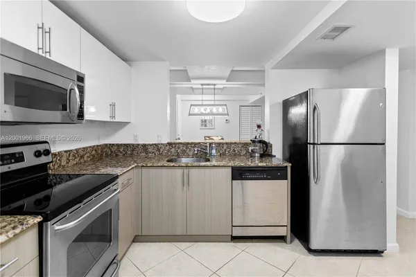 $299,900 | 519 East Sheridan Street, Unit 3062, Dania Beach, FL 33004