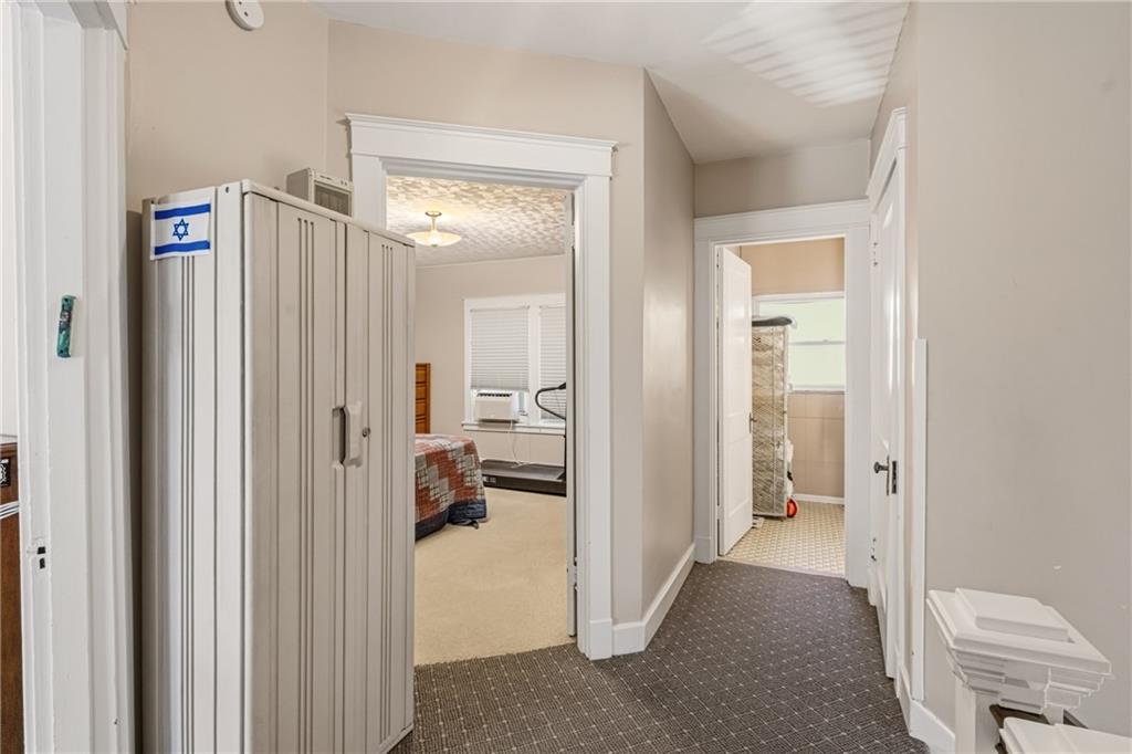 6667 Ridgeville Street Pittsburgh, PA 15217 - Photo 17 of 36 Gallery Image 17