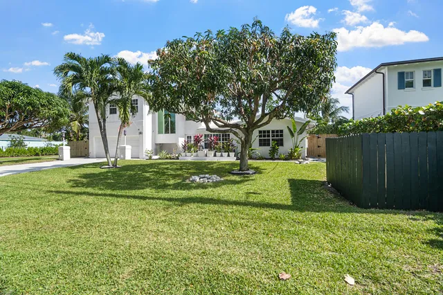 $2,795,000 | 5798 Northeast 7th Avenue, Boca Raton, FL 33487