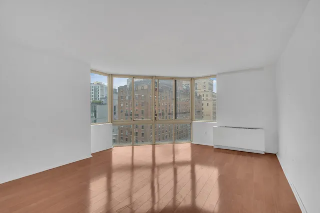 $845,000 | 50 Lexington Avenue, Unit 16E | Flatiron