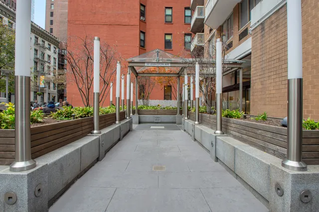 $845,000 | 50 Lexington Avenue, Unit 16E | Flatiron